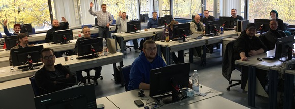 Die Ausbildungsgruppe IT15-02 beim HTML-Unterricht